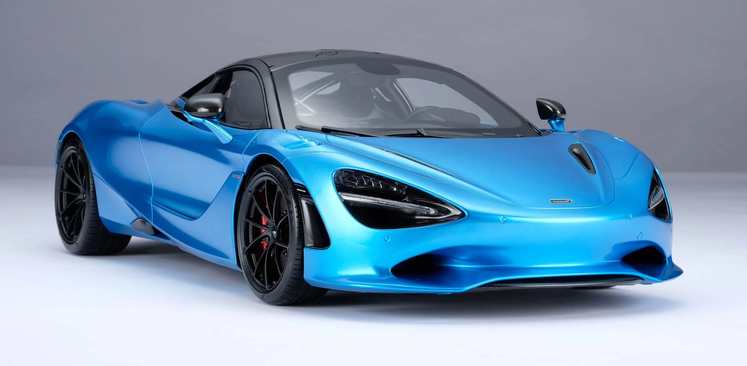 McLaren 750S Coupe Limited Edition in 1:8 scale by Amalgam