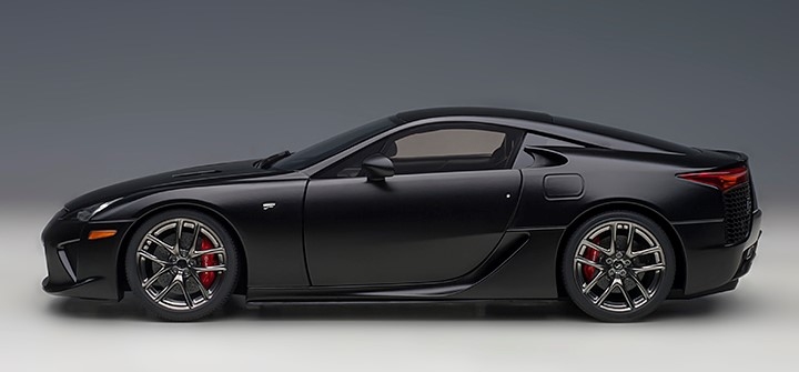 Lexus lfaマットブラック 1/18 LEXUS LFA (MATT BLACK) in 1:18 scale by AUTOart