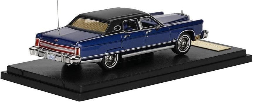 1979 Lincoln Continental Town Car Blue in 1:64 scale by Sun Star