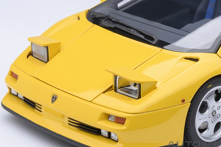 Lamborghini Diablo SE30 Jota Superfly Yellow in 1:18 scale by AUTOart