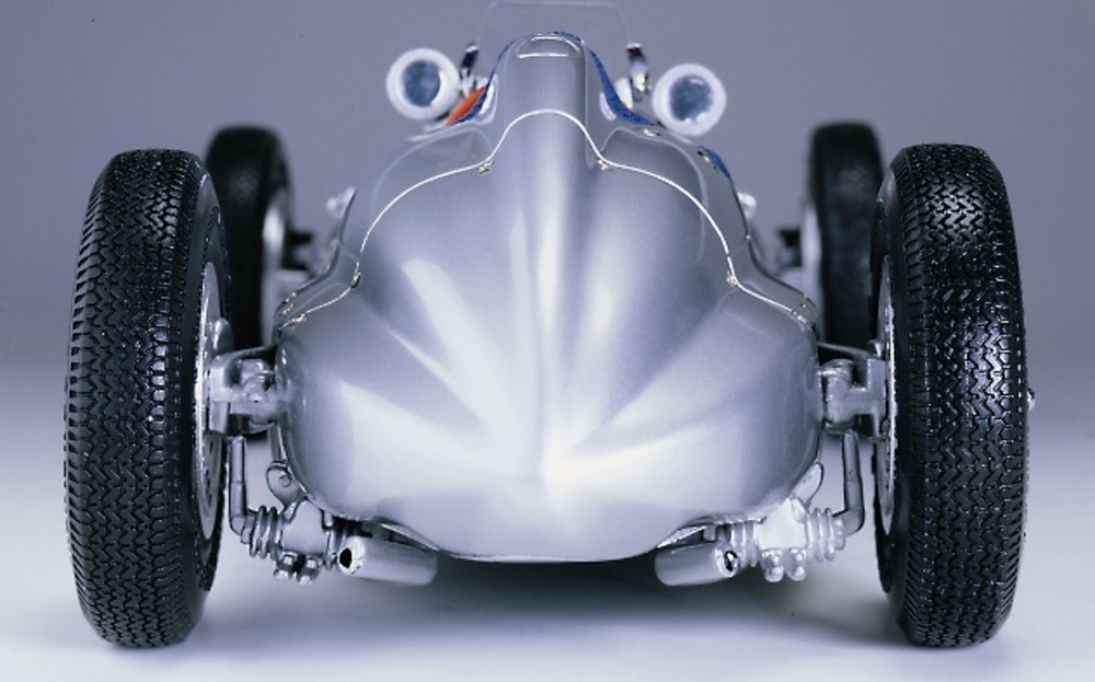 k*9様 CMC 1/18 MERCEDES W165 1939 1939 MERCEDES W 165 SILVER 1/18 DIECAST MODEL CAR BY CMC 018