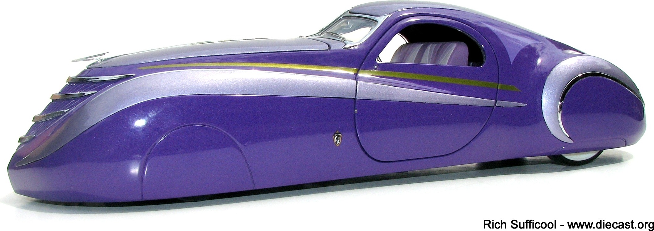 1939 Duesenberg Coupe Simone Purple in 1:24 scale by Franklin Mint