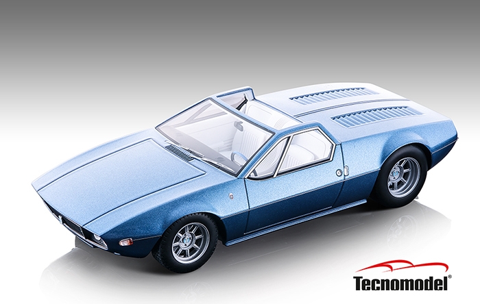 1966 DeTomaso Mangusta Spyder metallic blue in 1:18 scale by