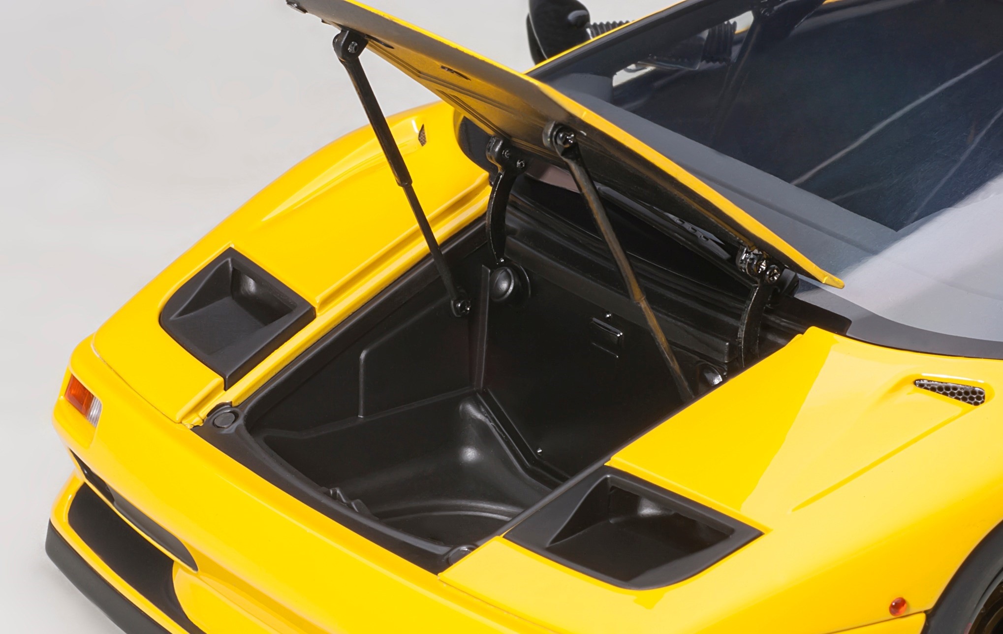 ミニカー　1/18 ランボルギーニ ディアブロ SV-R (SUPERFLY YELLOW/イエロー) 「オートアート・コンポジットモデルシリーズ」 [79147] Amazon.com: AUTOart 79147 1/18 Lamborghini Diablo SV-R