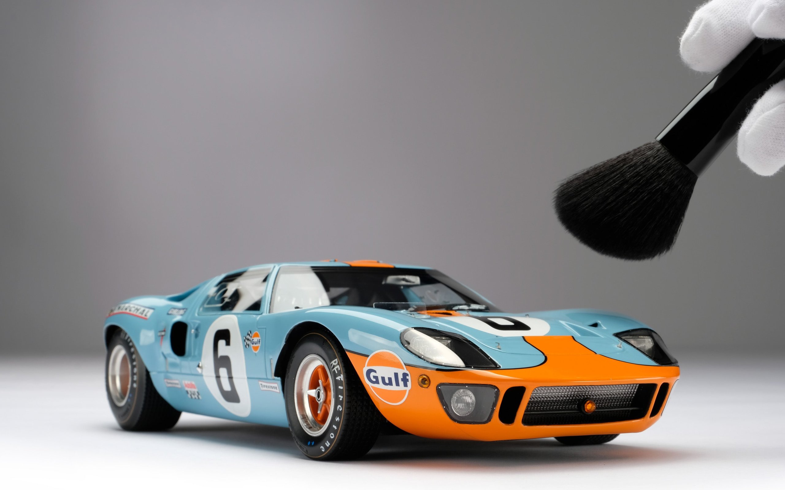 1969 FORD GT40 LE MANS WINNER in 1:18 scale by Amalgam