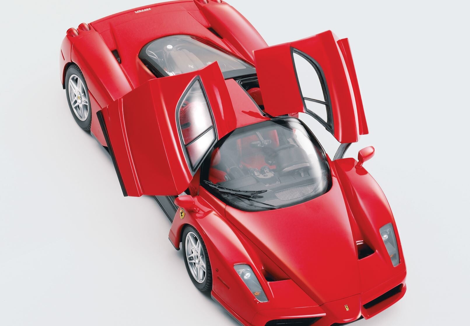 Ferrari Enzo Rosso Corsa Silver Wheels in 1:18 scale w/Luxury