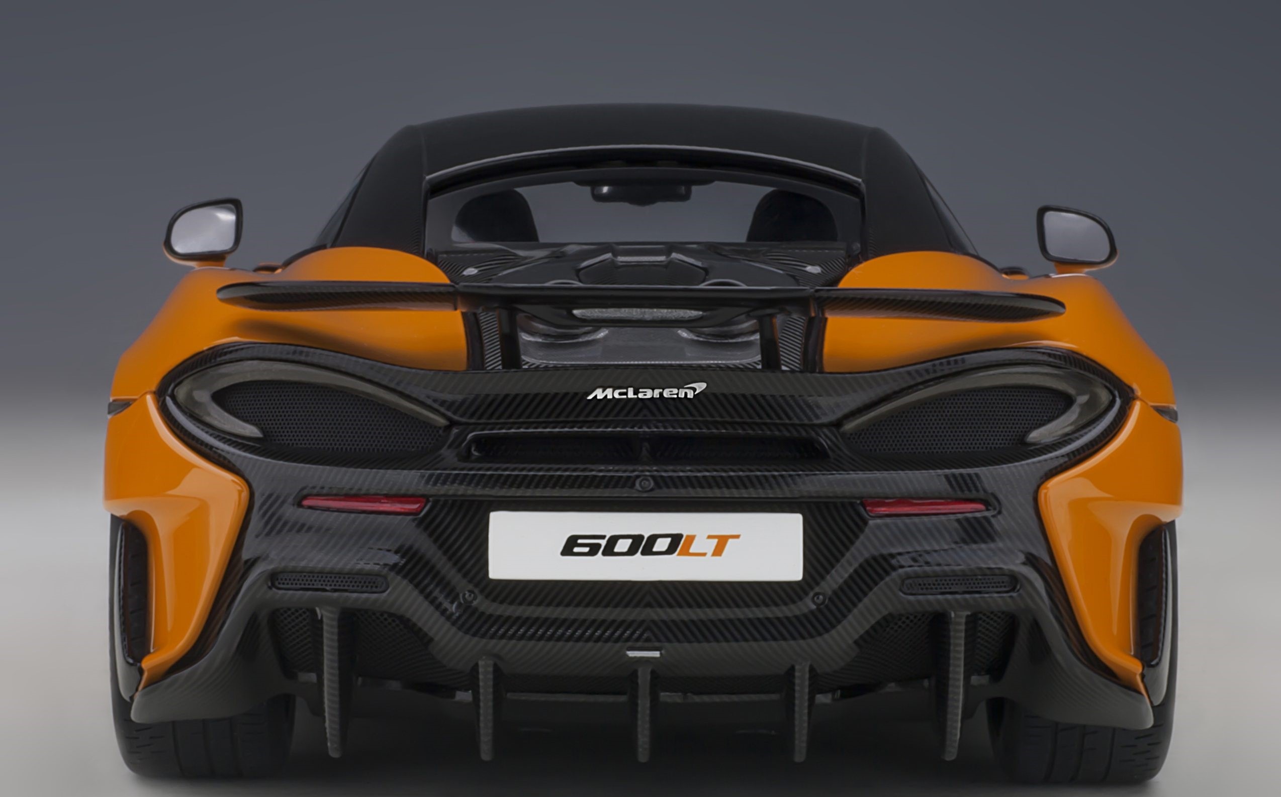 mclaren-600lt-orange-in-1-18-scale-by-autoart-by-autoart