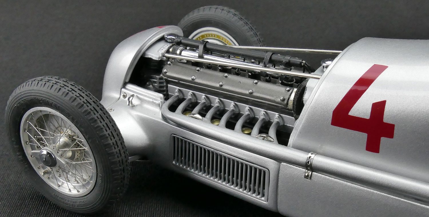 Bundle Mercedes-Benz Truck + Silver Arrow W25 in 1:18 scale