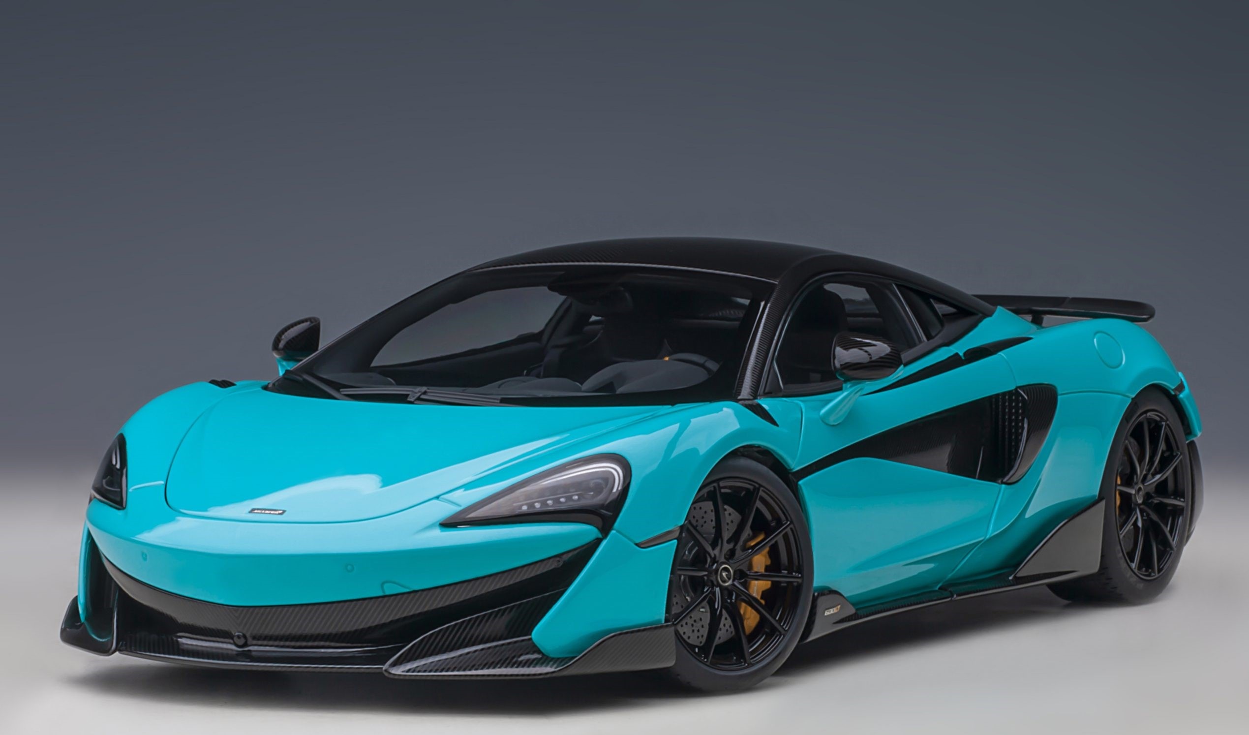 mclaren-600lt-blue-in-1-18-scale-by-autoart-by-autoart