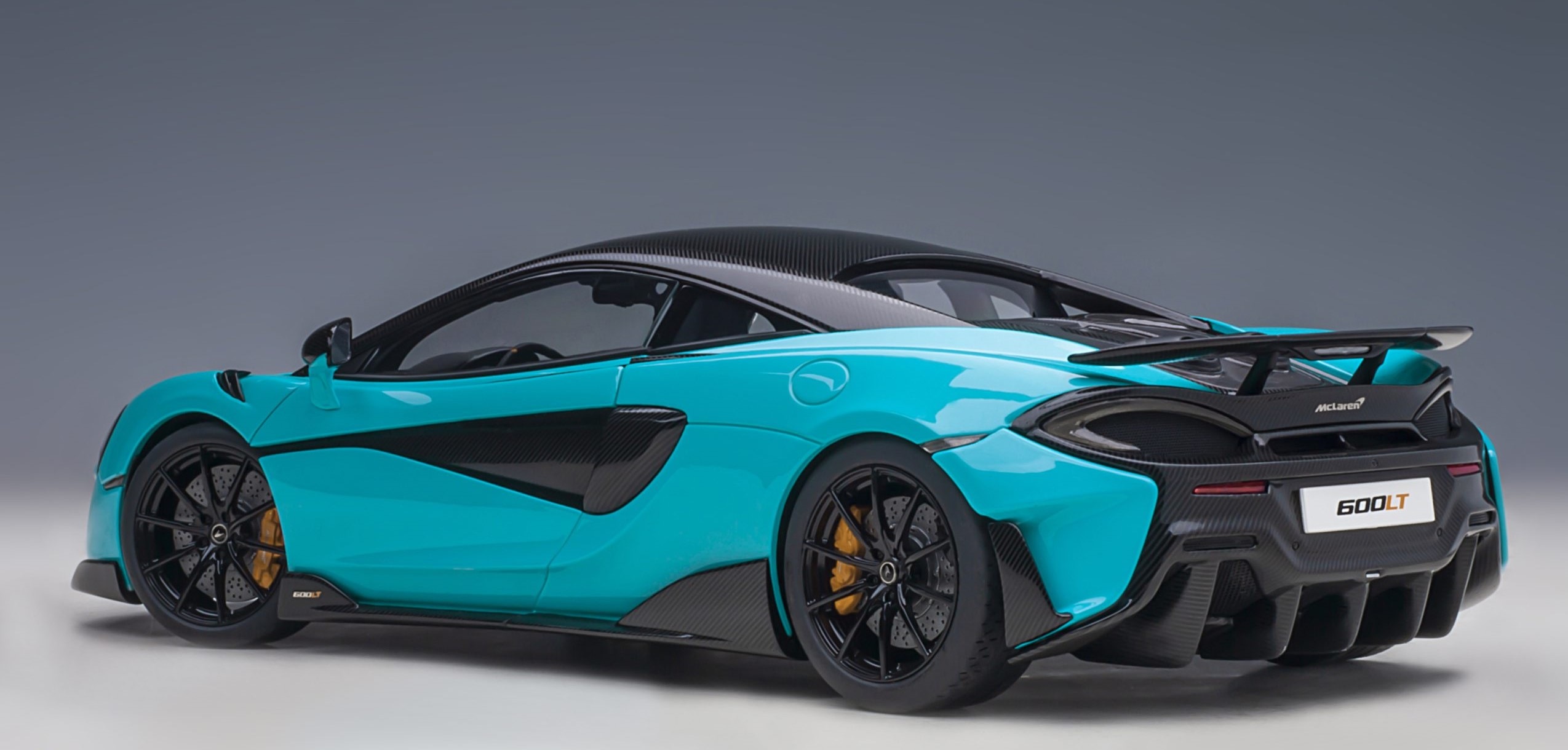 mclaren-600lt-blue-in-1-18-scale-by-autoart-by-autoart