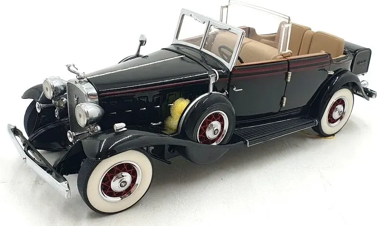Eliot Ness Cadillac V-16 Diecast Model Car in 1:24 Scale by