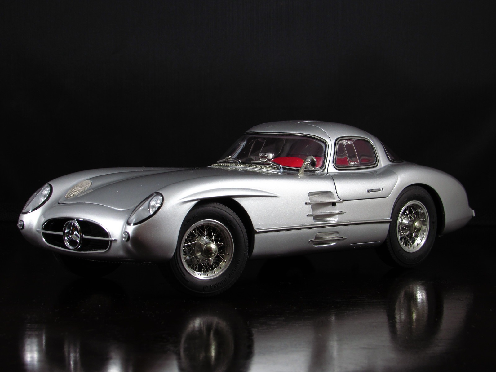 1955 Mercedes-Benz 300 SLR Uhlenhaut Coupe in 1:18 Scale M-076 by CMC
