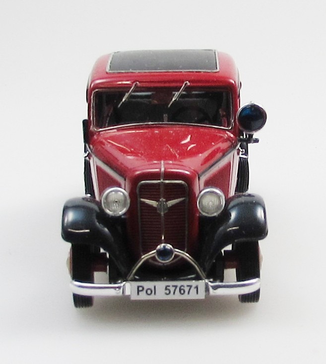 1934-41 Adler Trumpf Junior sedán de 2 puertas a escala 1:43 por Esval