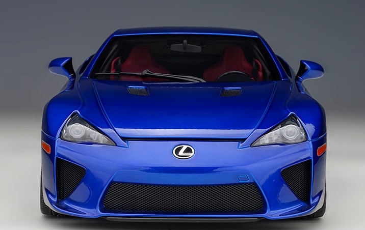 LEXUS LFA (PEARL BLUE) in 1:18 scale by AUTOart
