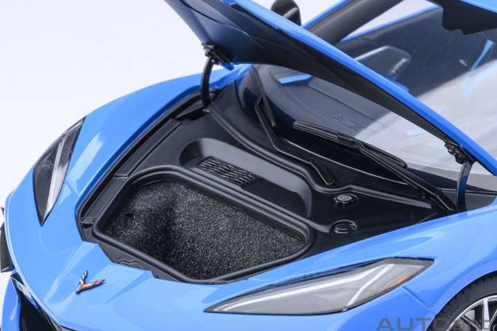 Chevrolet Corvette C8 Stingray Z51 Rapid Blue in 1:18 Scale by