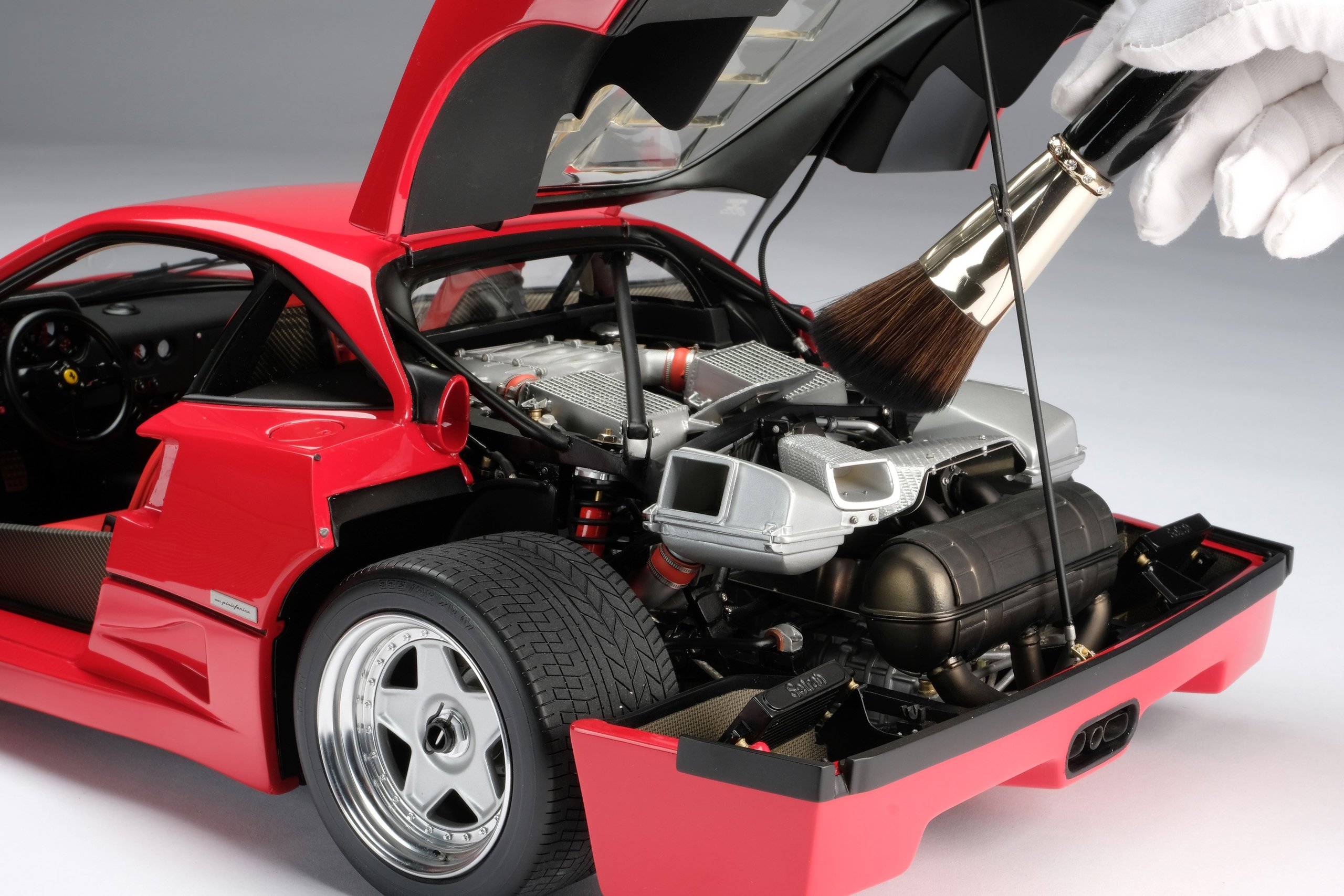Ferrari F40 1/8スケールモデルキット Ferrari F40 Model Car in 1:8 Scale by Amalgam by Amalgam