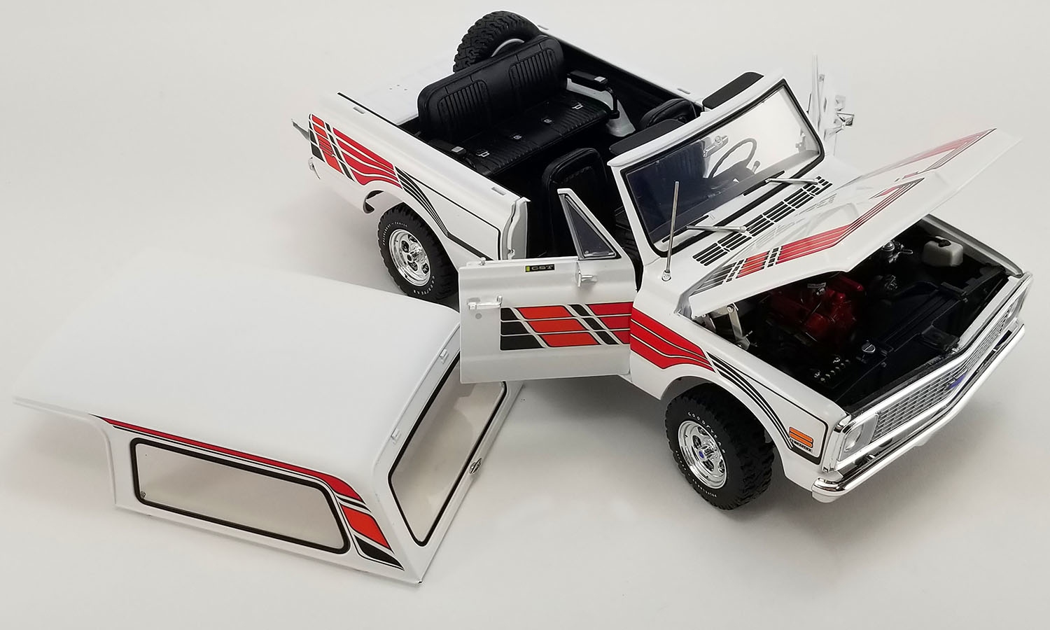 1972 CHEVROLET K5 BLAZER in 1:18 scale by Acme by Acme Diecast