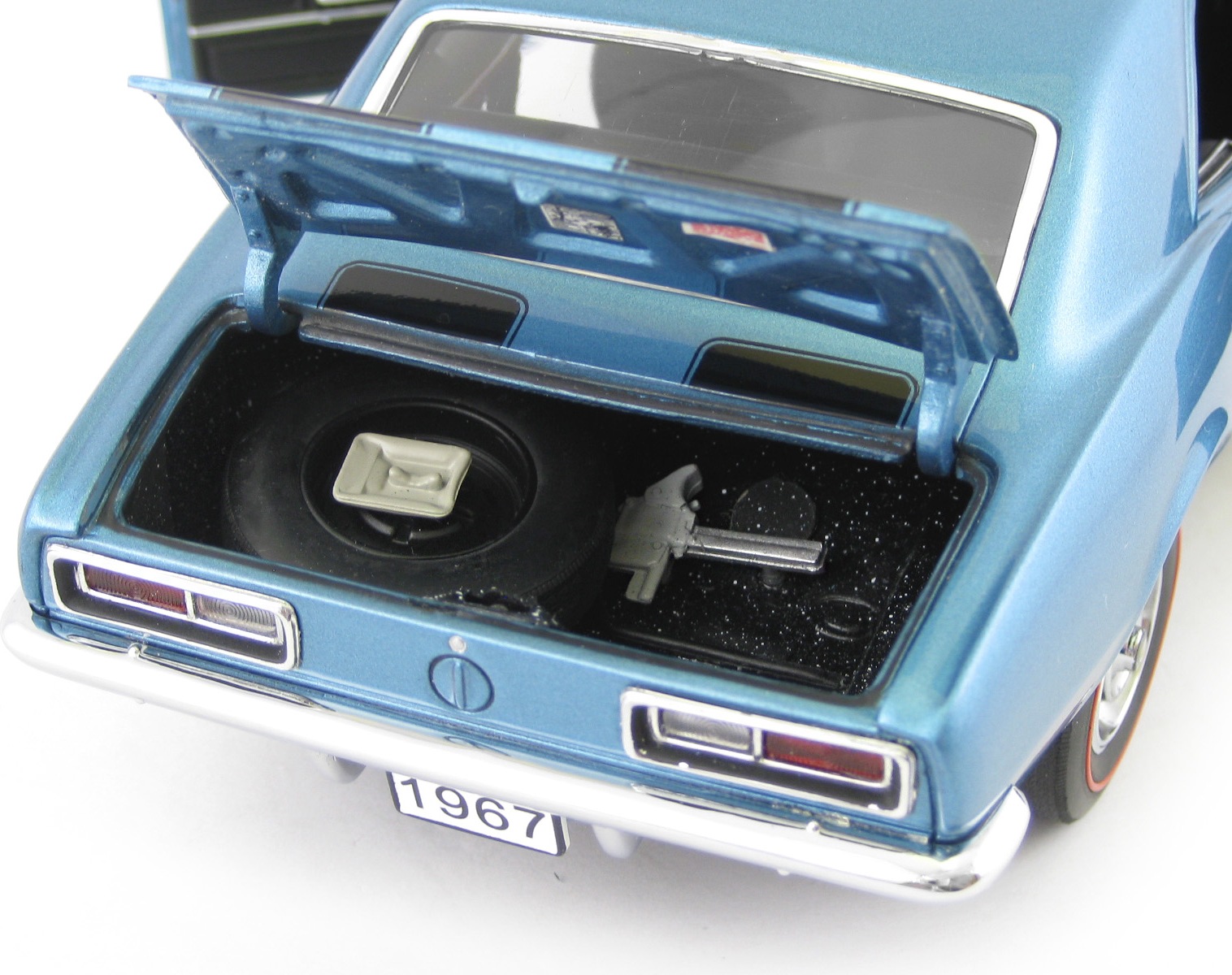 1967 CHEVROLET Camaro Z/28 Sport Coupe blue in 1:24 by Danbury Mint