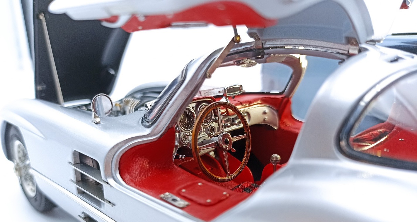 1955 Mercedes-Benz 300 SLR Uhlenhaut Coupe in 1:18 Scale M-076 by CMC