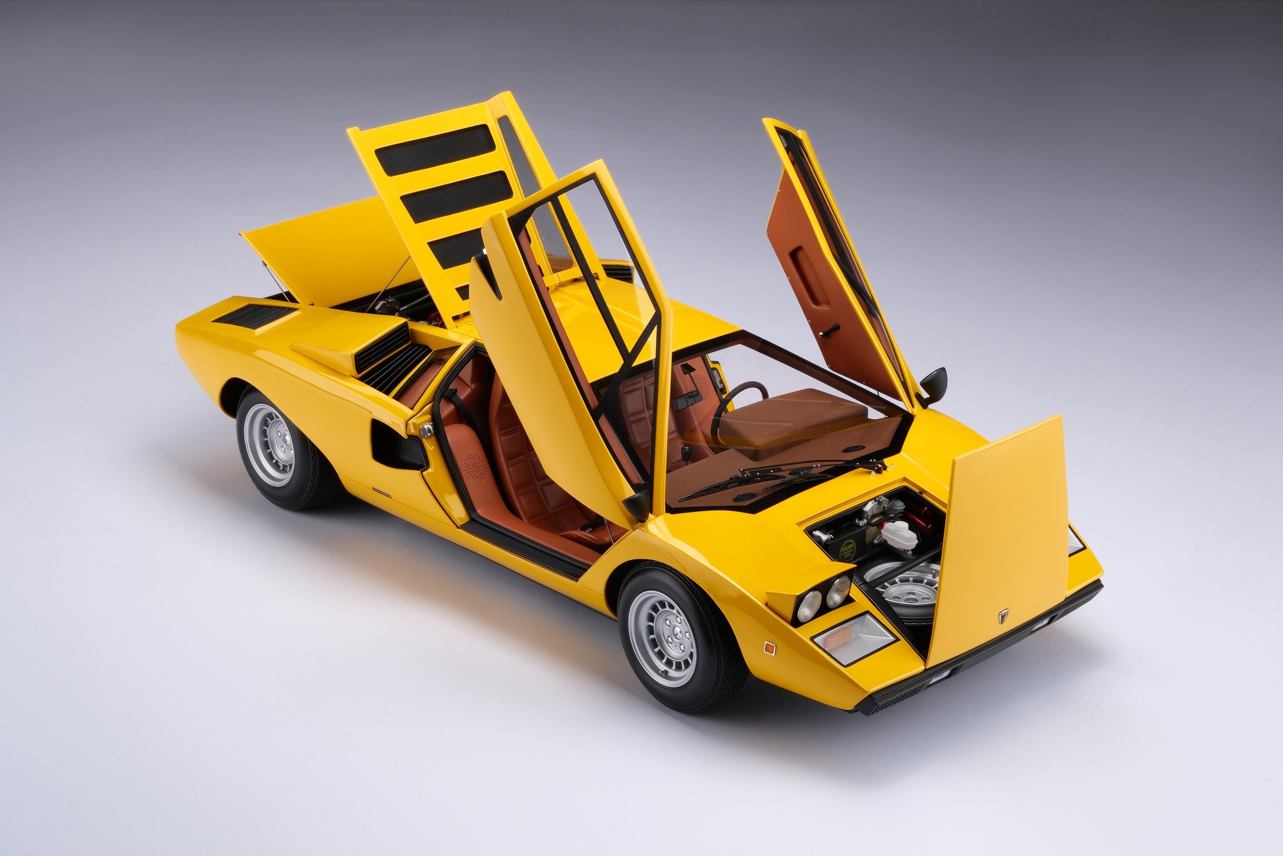 京商 Lamborghini Countach LP400ゴールド 1/18 The 1/18 Lamborghini Countach LP400 from Kyosho, a review by