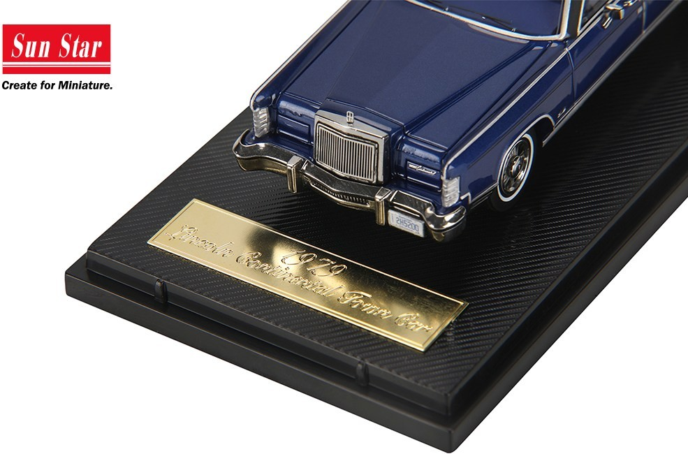 1979 Lincoln Continental Town Car Blue in 1:64 scale by Sun Star