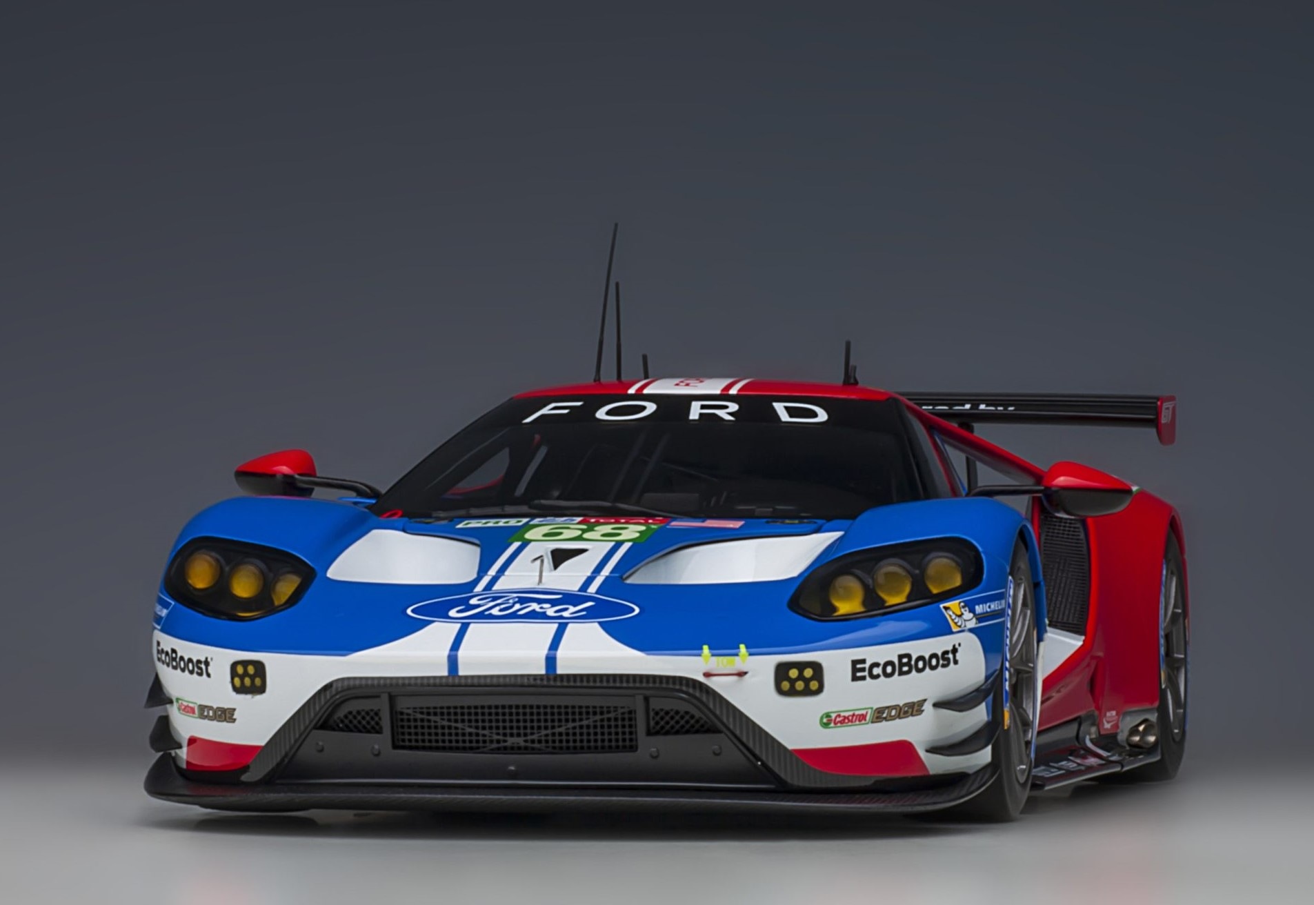 ✨美品✨ AUTOart 1/18 FORD GT LE MANS 24HRS Amazon.com: AUTOart 81912 1/18 Ford GT 2019#68 24 Hours of
