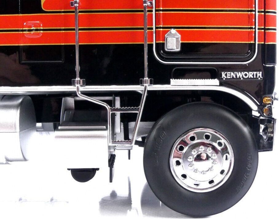 ROAD KINGS 1/18 - KENWORTH K100 AERODYNE - 1976 RK180144BL