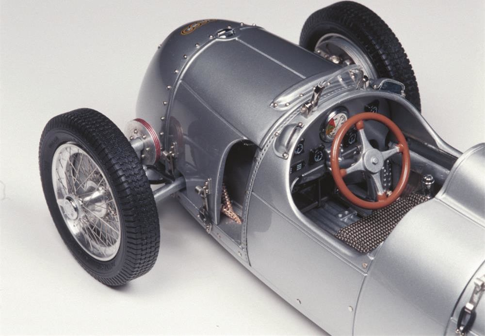 【希少品】 CMC GmbH Auto Union Type C 1/18 Amazon.com: CMC Auto Union Type C #18 Bernd Rosemeyer Eifel