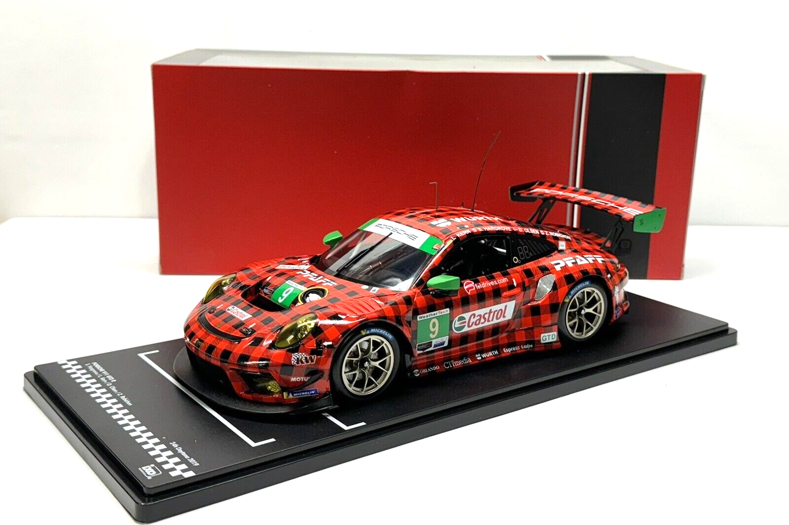 PORSCHE 911 GT3 R Daytona 2019 Pfaff Motorsports in 1:18 scale by IXO