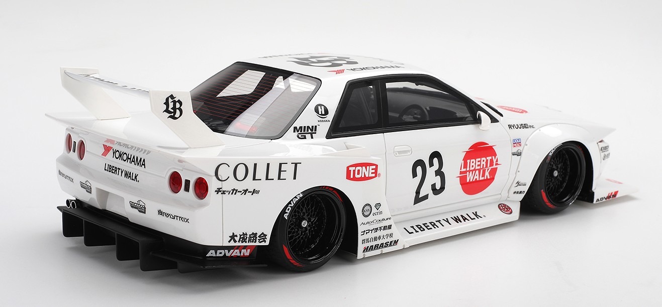 LBWK Nissan Skyline GT-R (R32) Kaido Works LB-Hinomaru in 1:18 scale by ...