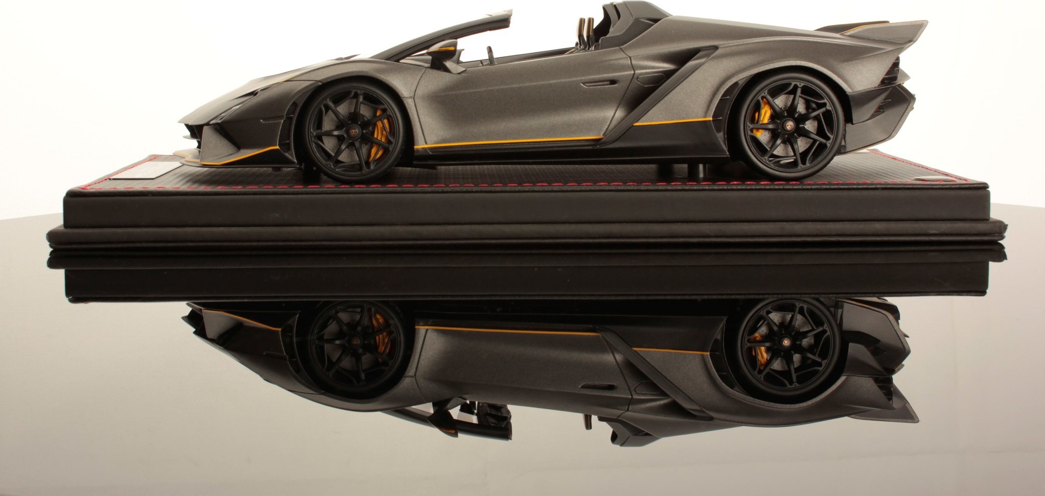 Lamborghini Auténtica - Atelier by MR Collection