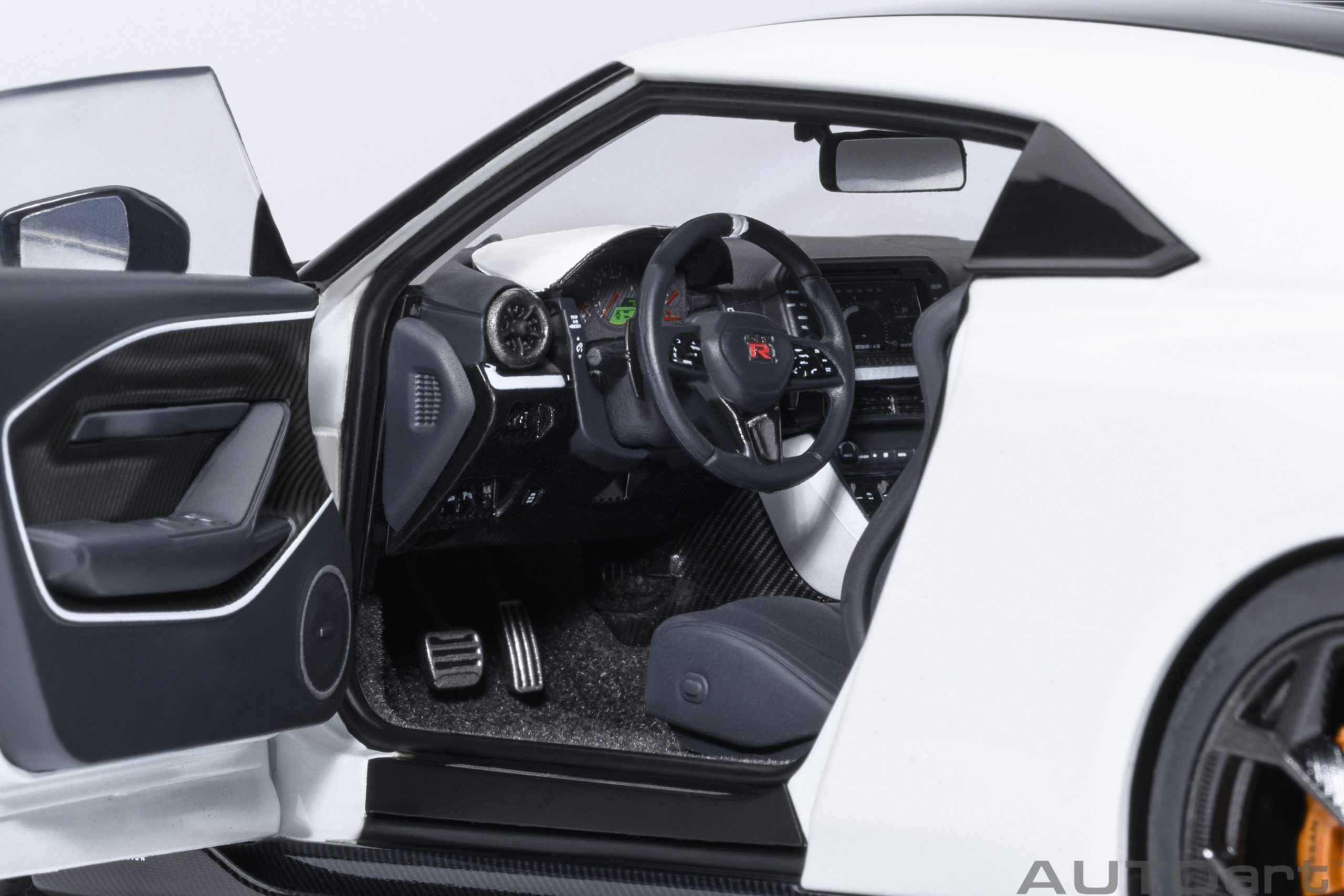 Nissan GT-R50 by Italdesign Metallic White/Black in 1:18 scale by AUTOart