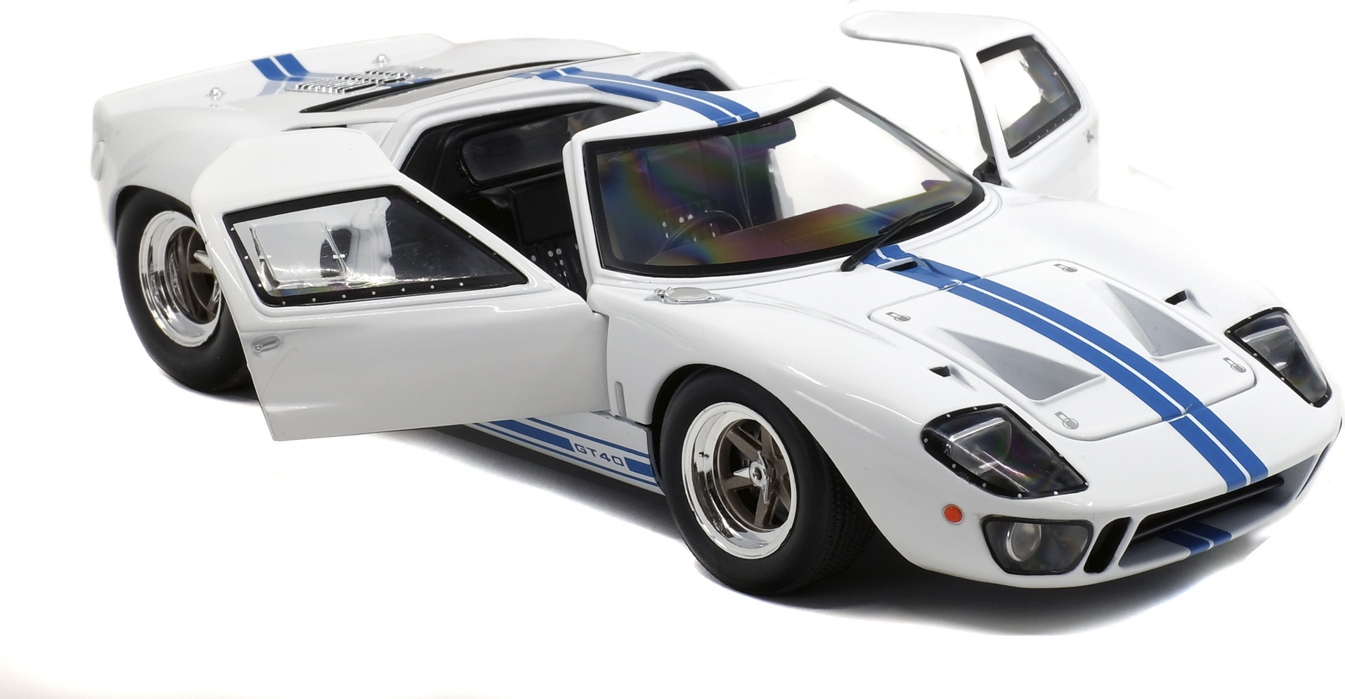 1968 Ford GT40 MK.1 White/Blue Stripes 1:18 by Solido