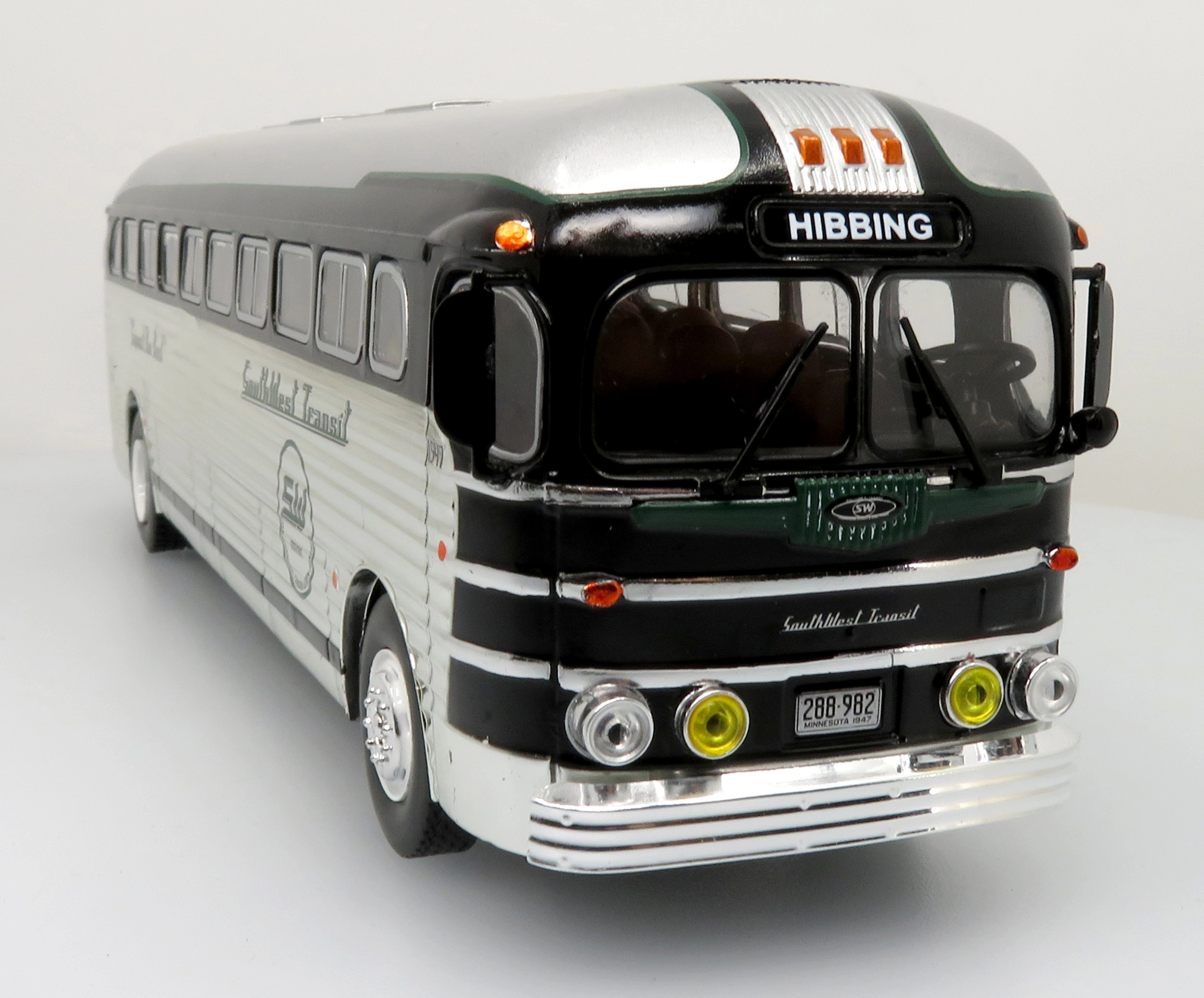 GM Silversides Coach Southwest Transit 1:43 by Iconic Replicas