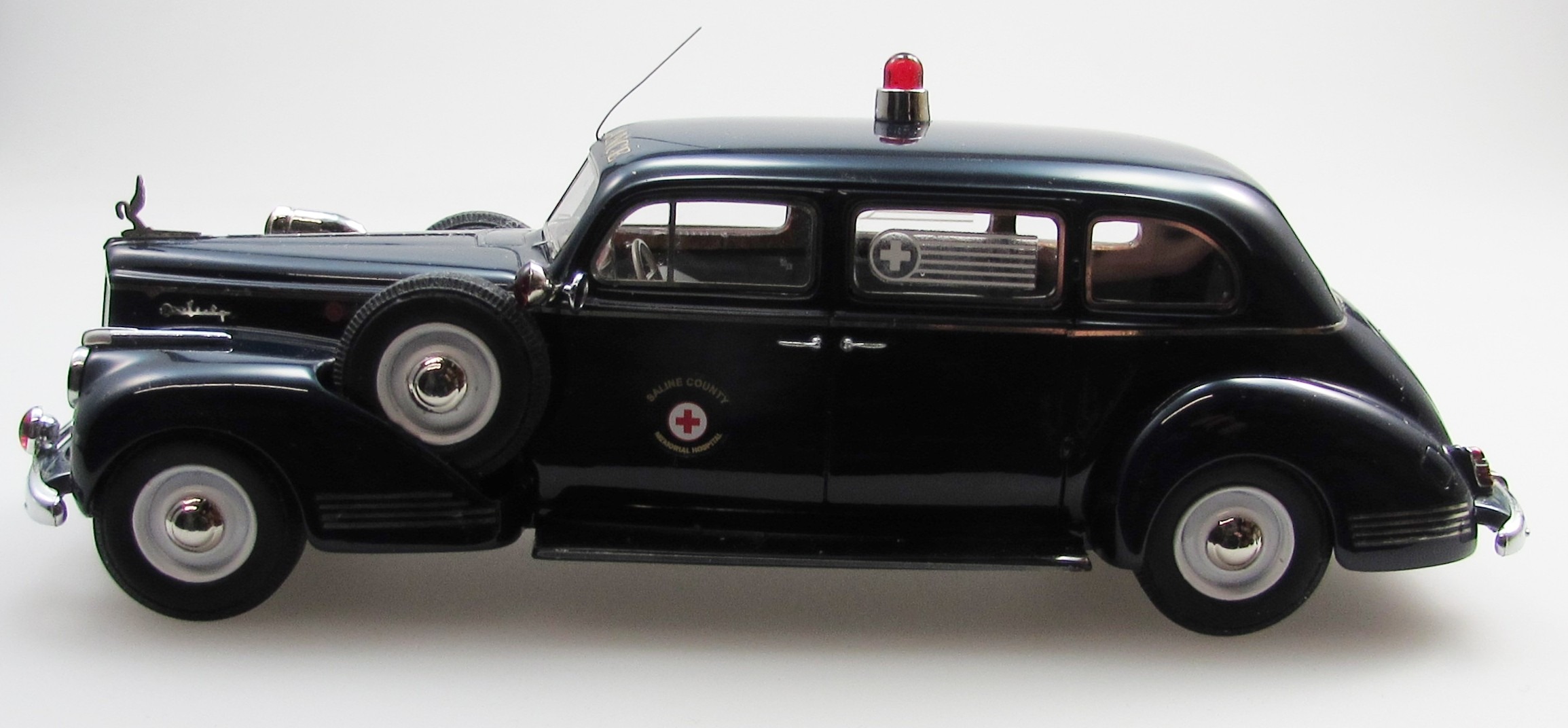 1942 Packard 160 sedan ambulance by Henney dark blue/white in 1:43 ...