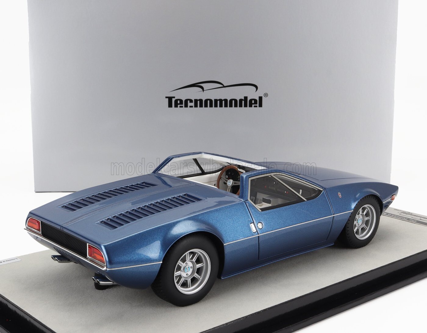 Diecast model cars De Tomaso Mangusta 1/18 Tecnomodel gold 1971