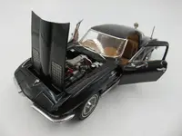 1963 Chevrolet Corvette Sting Ray Coupe blk in 1:24 scale