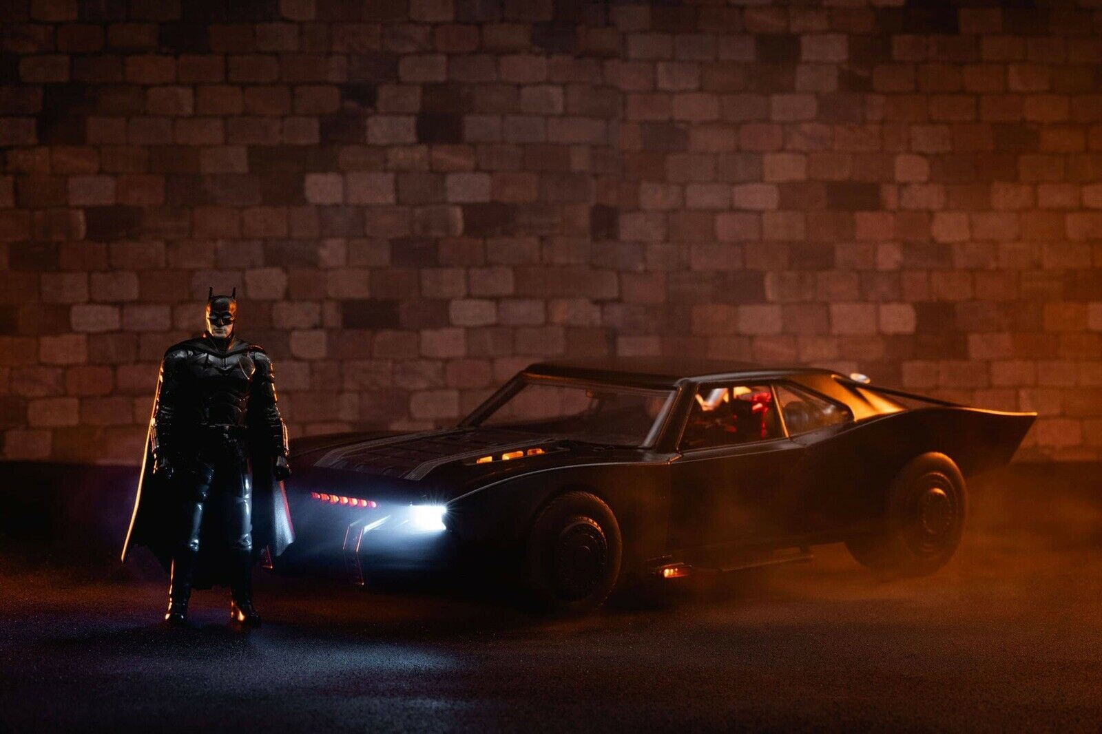 THE BATMAN MOVIE 2022 Diecast BATMOBILE & BATMAN Figure with lights in ...