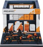 McLaren F1 MCL39 Diorama Garage Pit-Stop #4 2025 World Champion Lando Norris in 1:43 scale w/Crew Figures and Accessories