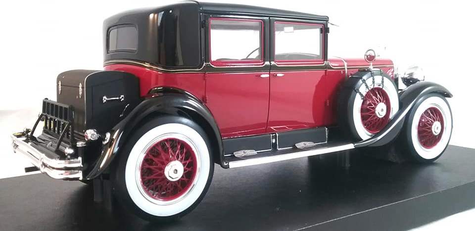 Esval EMUS18004B - 1928 Cadillac 341A Berline de ville Rouge Noir 1/18