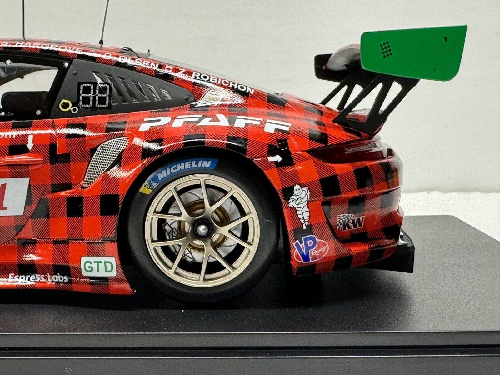 PORSCHE 911 GT3 R Daytona 2019 Pfaff Motorsports in 1:18 scale by IXO