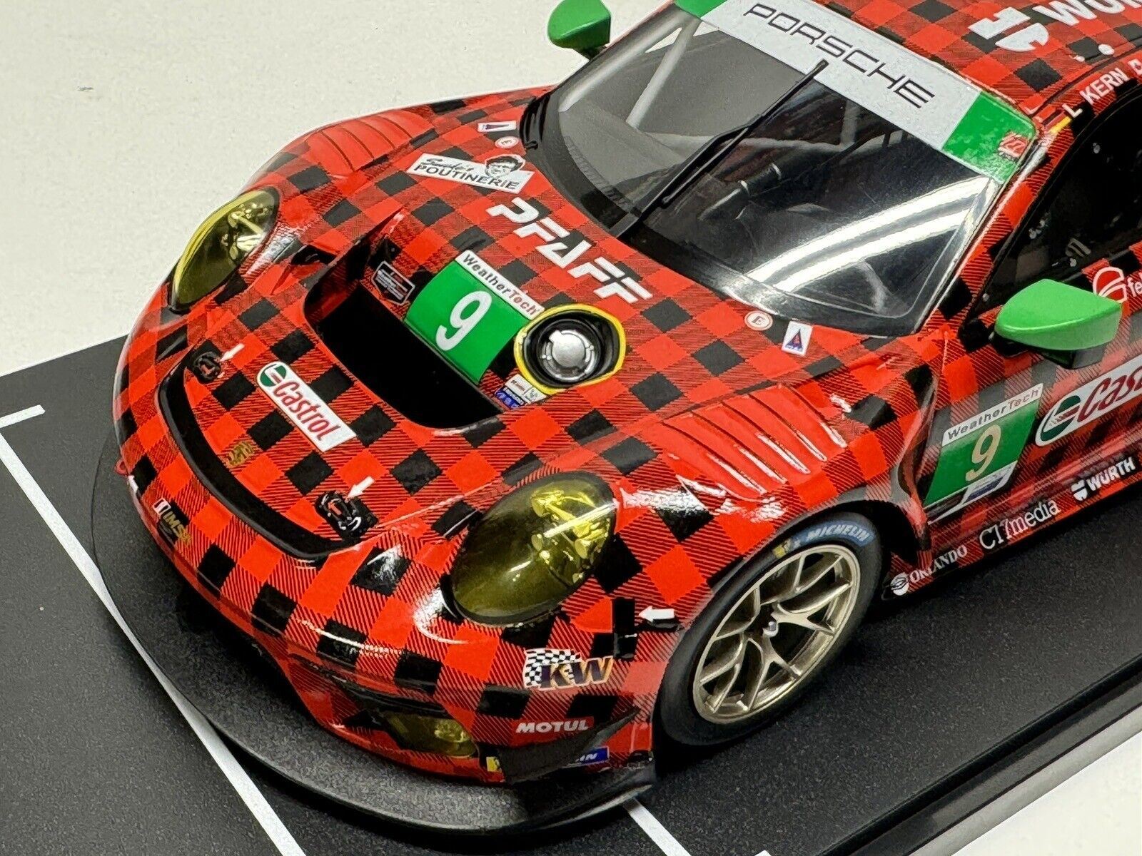 PORSCHE 911 GT3 R Daytona 2019 Pfaff Motorsports in 1:18 scale by IXO