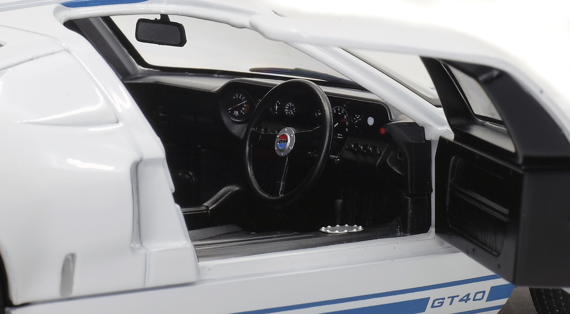 1968 Ford GT40 MK.1 White/Blue Stripes 1:18 by Solido