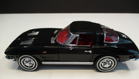 1963 CORVETTE SPLIT WINDOW COUPE in 1:24 scale