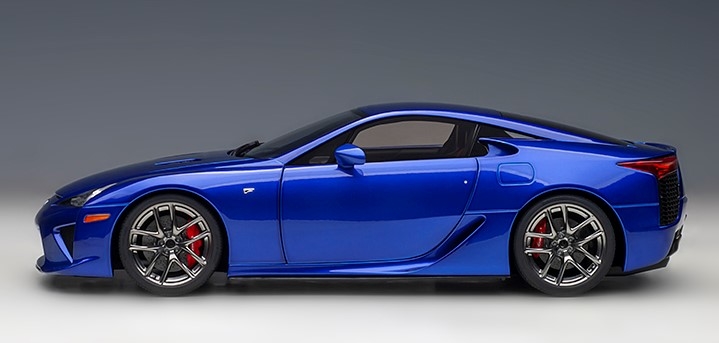 LEXUS LFA (PEARL BLUE) in 1:18 scale by AUTOart