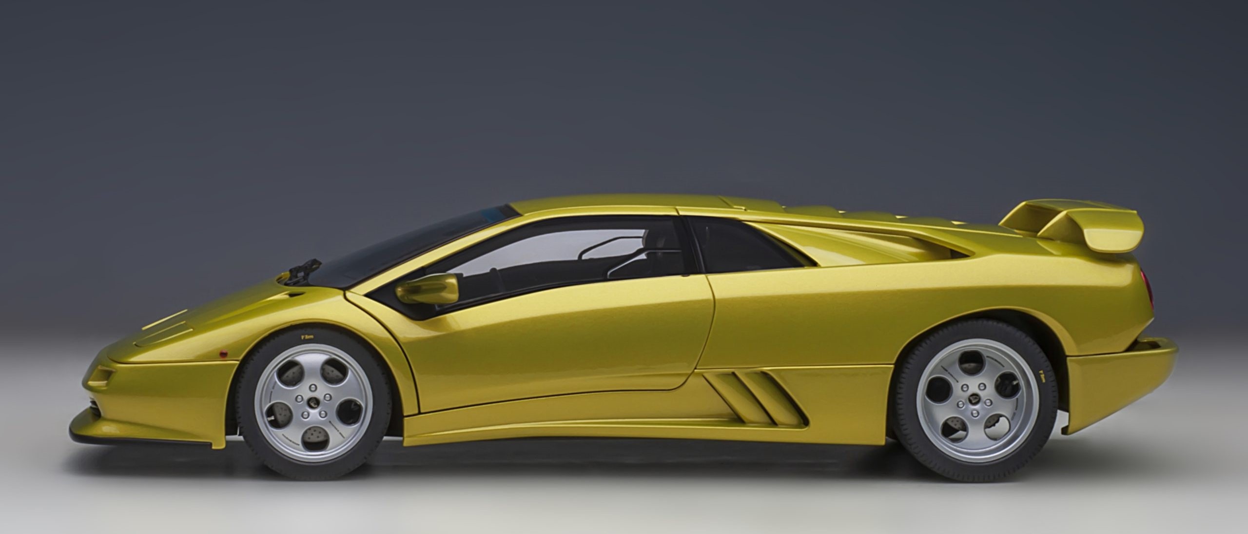 Diablo SE 30th Anniversary Edition in 118 Scale by AUTOart by AUTOart