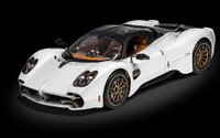 Pagani Utopia Coupé Bianco Perla 1:8 Scale Kit