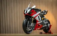 Ducati Panigale V2 Superquadro Final Edition 1:4 Scale Kit